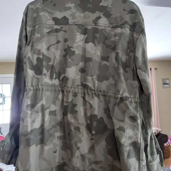 Camo  Jacket - Picture 2 of 2
